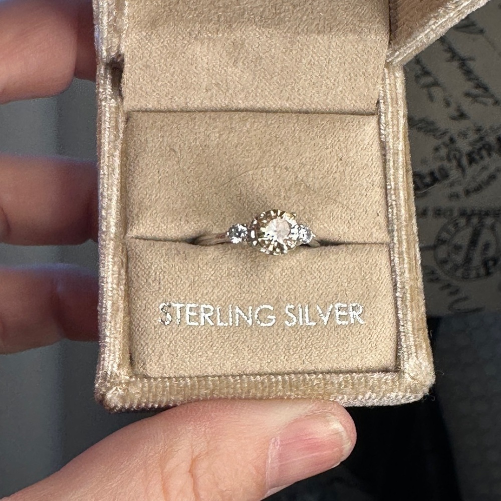 Morganite and Sterling Silver Ring - Picture 3 of 8